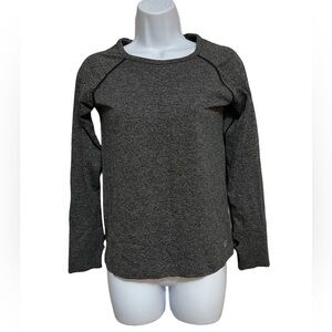 ebb & flow Heathered Gray Long Sleeve Athletic Top